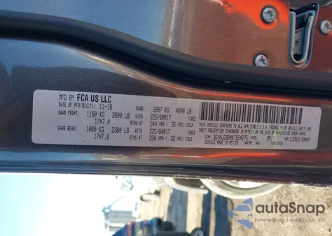 2019 Jeep Compass Latitude 4X4 z USA, uszkodzony, nr VIN 3C4NJDBBXKT654275